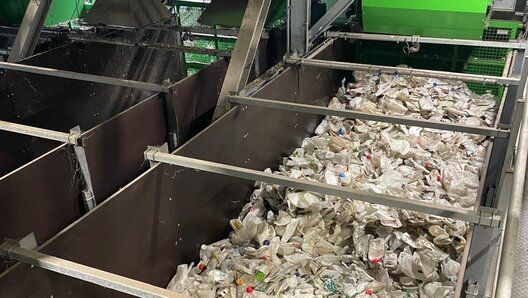 [Translate to Englisch:] Sortieranlage für Plastikmüll bei PreZero